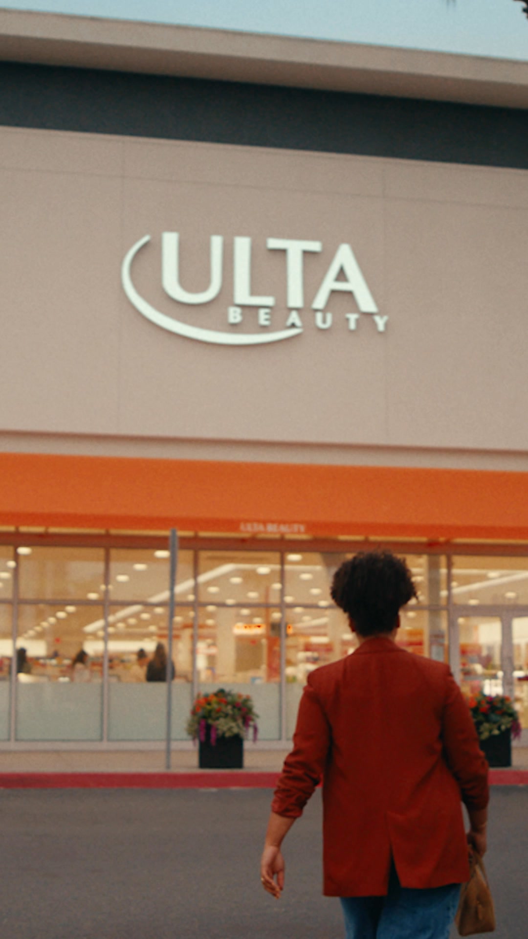 From first step in to final look, we’ve got you at The Salon at Ulta Beauty. See you in the chair.