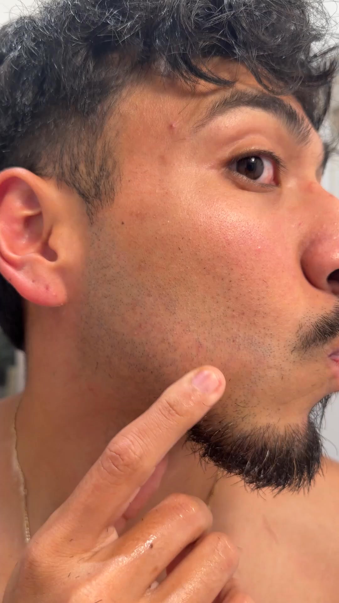 High Roller clears razor burn & ingrowns fast, smooths bumps, and brightens dark marks—without irritation.